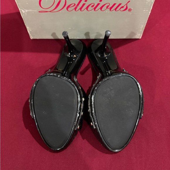 Delicious Vintage Black Mules with Rhinestone Buckle - Picture 7 of 7
